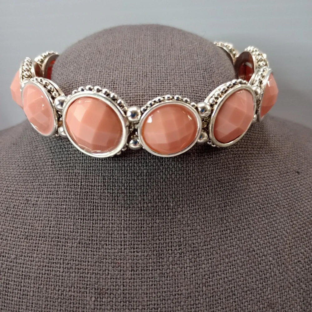 Napier Coral Pink Faceted Oval Bead Stretch Bracelet Silver Tone Beaded VTG Styl